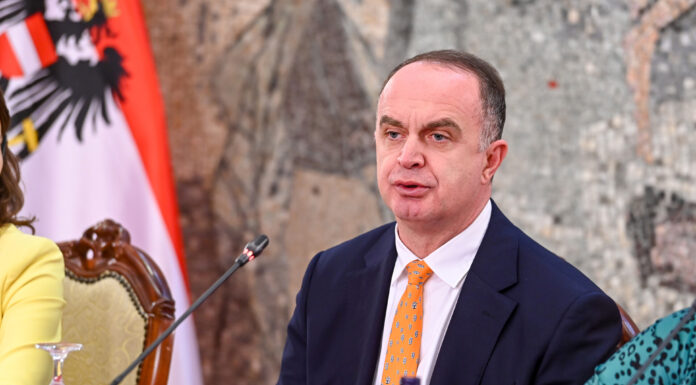 GJELOSHAJ: RIKONSTRUKCIONI I QEVERISË JO PARA NËNTORIT, DO TË SHOHIM KUSH E RESPEKTOI MARRËVESHJEN E KUSH JO