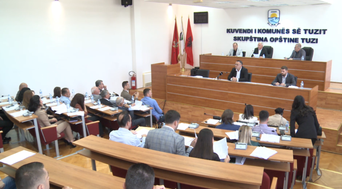 KUVENDI I KOMUNËS SË TUZIT MIRATON RIBALANCIMIN E BUXHETIT DHE NJË SËRË VENDIMESH TË RËNDËSISHME