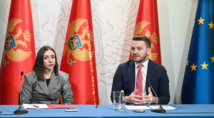 QEVERIA MIRATOI NDRYSHIMET NË LIGJIN PËR NËPUNËSIT CIVILË DHE NËPUNËSIT SHTETËROR