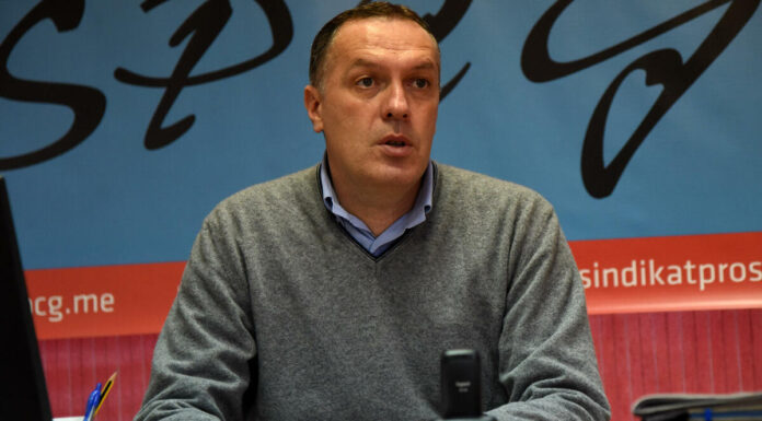 SINDIKATA E ARSIMIT KËRKON DIALOG ME MINISTRINË: PAGAT E MËSIMDHËNËSVE JANË ULUR PA BAZË LIGJORE