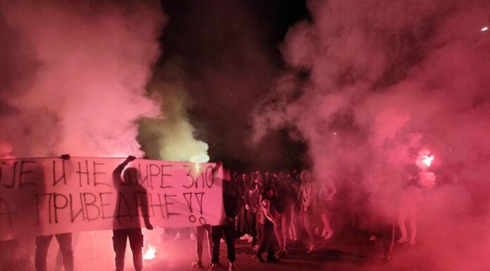 AVOKATI I POPULLIT DËNON PROTESTAT E MBRËMSHME NË PODGORICË
