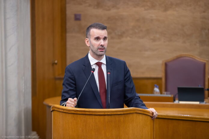 1761845471-img-9694-i_1920x1280