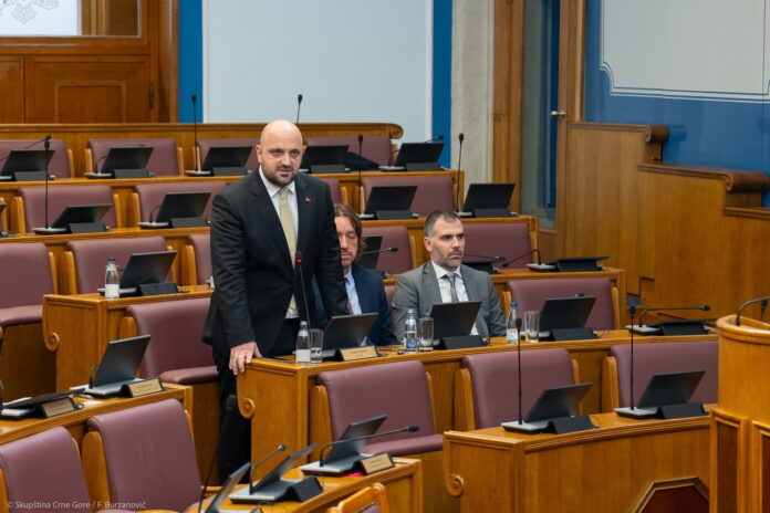 1762864713-dsc04726-i_1920x1280