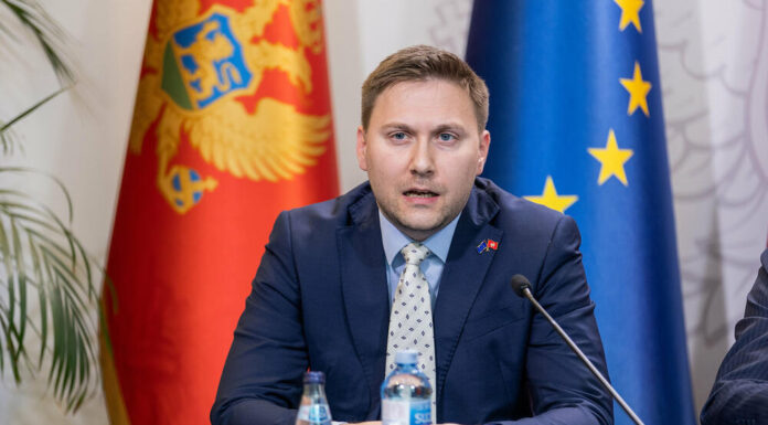 MINISTRI SHIMUN: FËMIJËT ME AUTIZËM NË QENDËR TË SISTEMIT SHËNDETËSOR