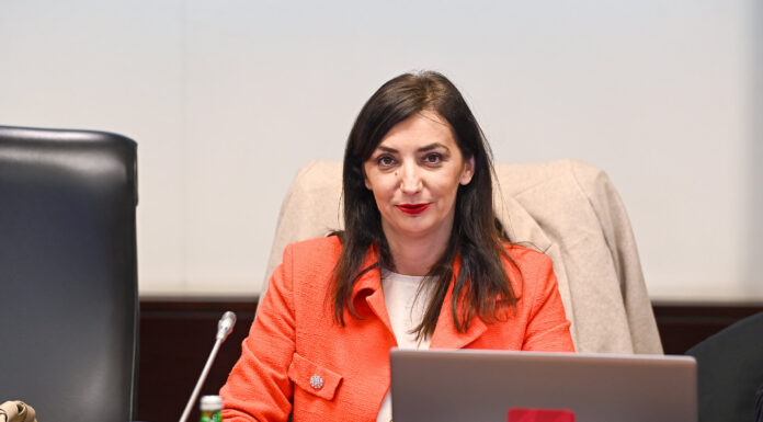 MINISTRIA E ARSIMIT, SHKENCËS DHE INOVACIONIT SIGURON 16,8 MILIONË EURO GRANTE PËR PËRMIRËSIMIN E ARSIMIT