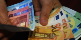 LIGJI PËR PAGËN E TREMBËDHJETË DHE PENSIONET HYN NË PROCEDURË PARLAMENTARE NË MAL TË ZI