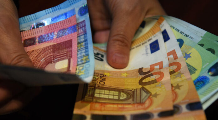 LIGJI PËR PAGËN E TREMBËDHJETË DHE PENSIONET HYN NË PROCEDURË PARLAMENTARE NË MAL TË ZI