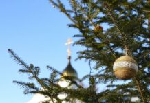 UDHËHEQËSIT SHQIPTARË URUAN BESIMTARËT ORTODOKSË PËR KRISHTLINDJE