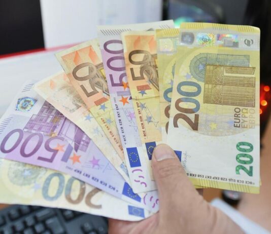 PARTITË POLITIKE NGA BUXHETI DO TË MARRIN GATI 14 MILIONË EURO