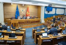 DEBAT NË KUVEND PËR INTEGRIMET EVROPIANE: PËRPLASJE MES OPOZITËS DHE QEVERISË NË MAL TË ZI