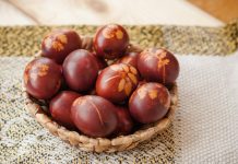 BESIMTARËT ORTODOKSË KREMTOJNË PASHKËT