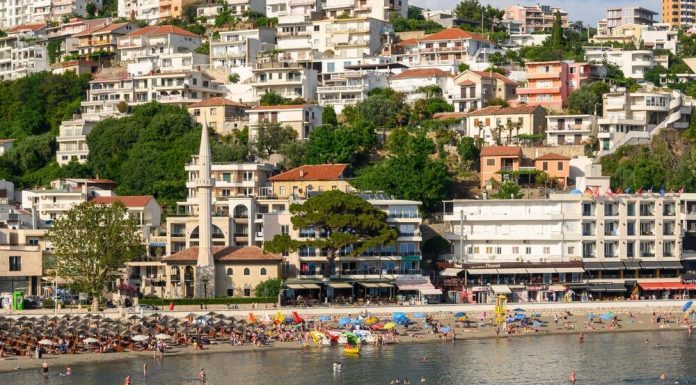 ULQINI SHËNON RRITJE TË TURIZMIT, MBI 14.500 MYSAFIRË AKTUALISHT NË QYTET