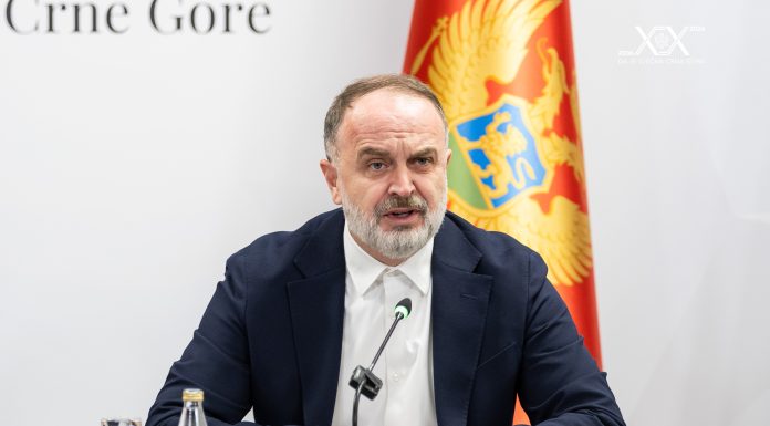 GJELOSHAJ: QEVERIA TË VAZHDOJË PROCEDURËN OSE TA ANULOJË TENDERIN PËR KONCESIONIN E AEROPORTEVE
