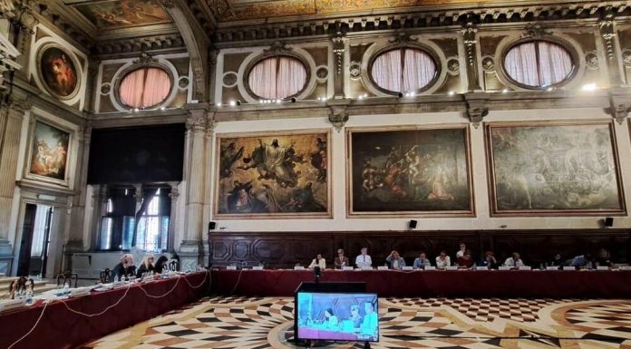 DUKAJ: KOMISIONI I VENECIAS KA NJOHUR PËRPARIM NË HARTIMIN E LIGJIT PËR QEVERINË