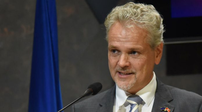 SATTLER: MALI I ZI TË SHFRYTËZOJË MOMENTIN POZITIV DHE TË PËRMBYLLË REFORMAT