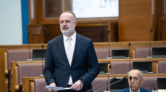 GJELOSHAJ: MALI I ZI DREJT BE-së, NUK KA ALTERNATIVË