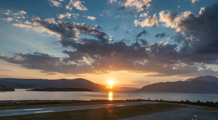 AEROPORTET E MALIT TË ZI: MBI 2.2 MILIONË PASAGJERË NË TETË MUAJ, PRITET REKORD I RI