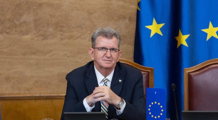 CAMAJ PDS-së: MOS PRITNI MBËSHTETJEN TONË DERISA TË DISTANCOHENI NGA “FLUTURIMI I SHQIPONJËS”