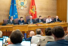 PUSHTETI DHE OPOZITA DISKUTOJNË NDRYSHIMET KUSHTETUESE NË DELEGACIONIN E BE-së