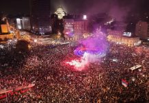 NË SERBI STUDENTËT RRËZOJNË VUÇIQIN, FITOJNË ZGJEDHJET PARLAMENTARE